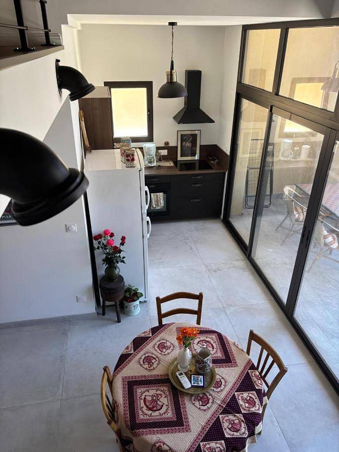 Gîte pour 3 personnes, avec vue et terrasse à Cozzano