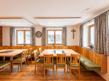 Ferienhaus für 20 Personen, mit Garten und Sauna sowie Terrasse und Pool, kinderfreundlich in Bramberg am Wildkogel