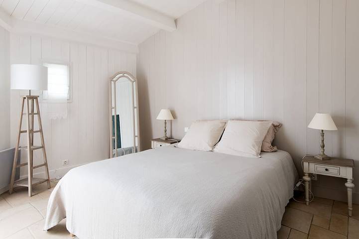 Très belle villa avec piscine chauffée à 100m de la plage ! in Le Bois-Plage-en-Ré, Île de Ré