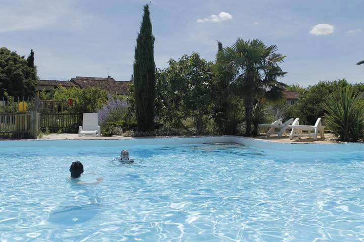 Location de vacances pour 4 personnes, avec jardin ainsi que piscine et vue à Livers-Cazelles - 3