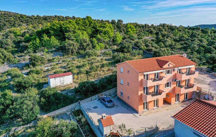 Ferienwohnung für 5 Personen, mit Garten und Terrasse in Marina - 2