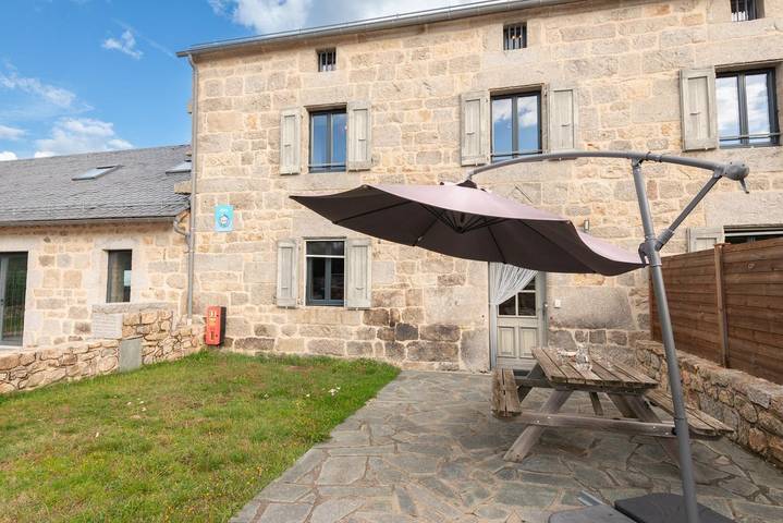 Gîte pour 6 personnes, avec Terrasse et Vue dans Albaret-le-Comtal