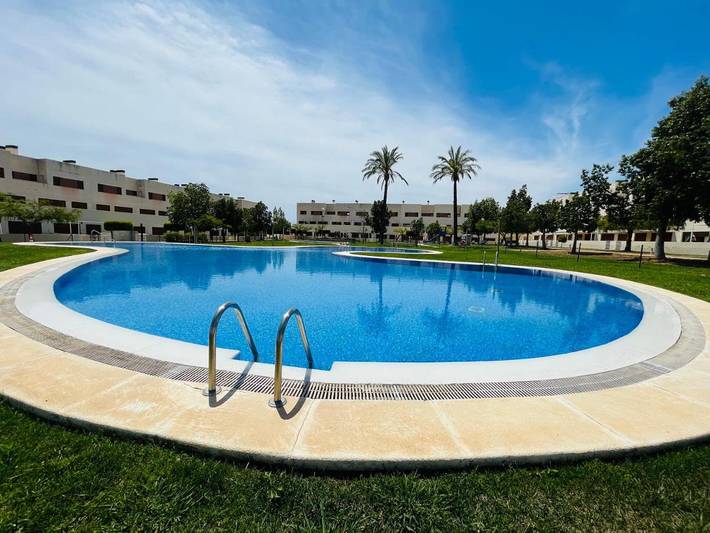 Appartement de vacances pour 5 personnes, avec vue et jardin ainsi que piscine et balcon