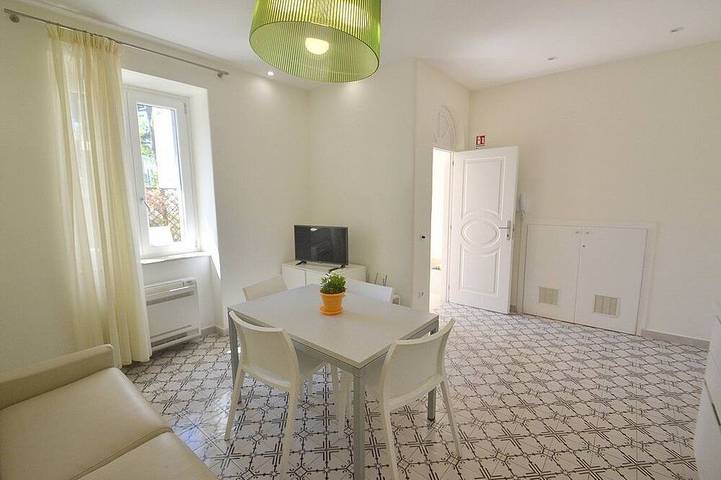 Villa Elicona Grande: A welcoming three-story residence situated in a central location, at a short distance from the Cathedral of Ravello, with Free Wi-Fi. in Ravello, Sorrento Coast