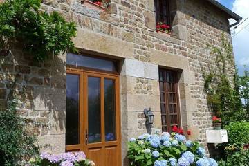 Gîte pour 4 personnes, avec jardin à Buais
