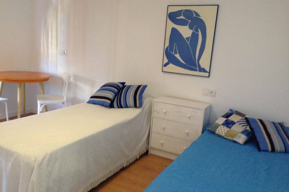Apartamento entero, Apartamento  con wifi y aire acondicionado, céntrico, ideal familias. in Oliva casco antiguo, Oliva
