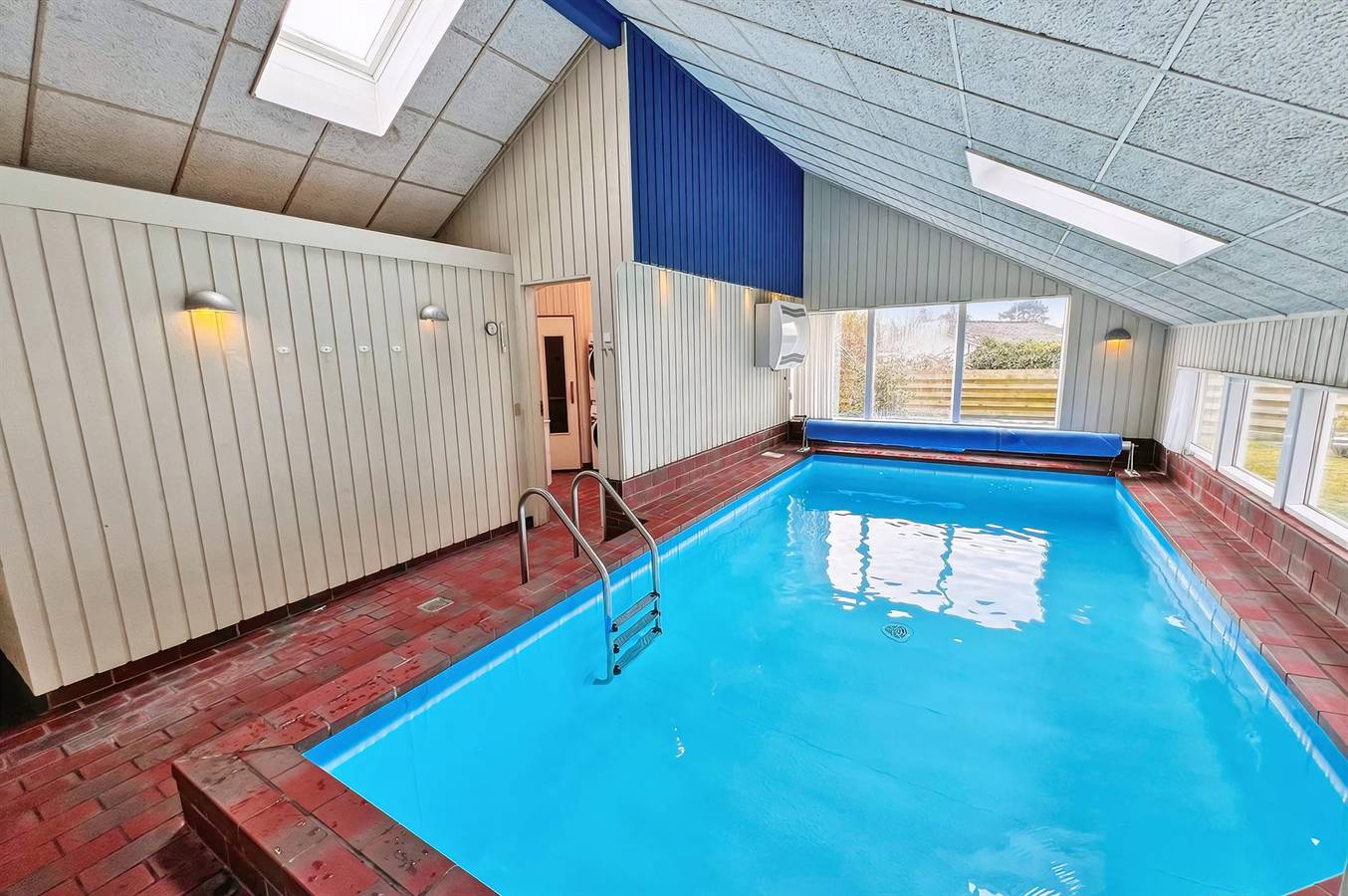 Nice home in Nexø w/ 4 Bedrooms, Indoor swimming pool and Sauna in Balka, Bornholm