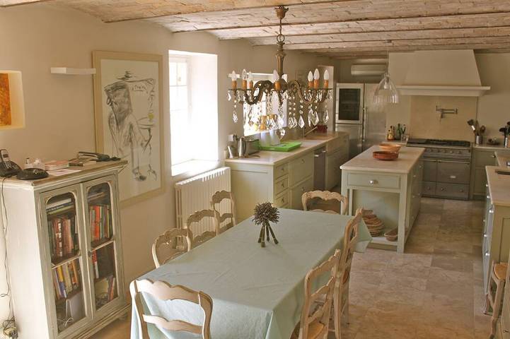 Gîte pour 12 personnes, avec terrasse ainsi que jardin et jacuzzi à Puyvert - 2