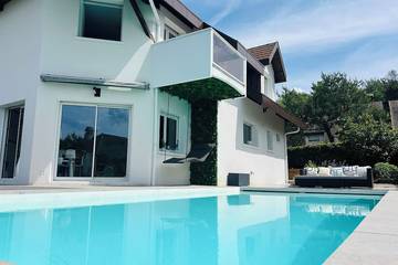 Villa pour 6 personnes, avec piscine ainsi que terrasse et jardin sur le Lac d'Annecy