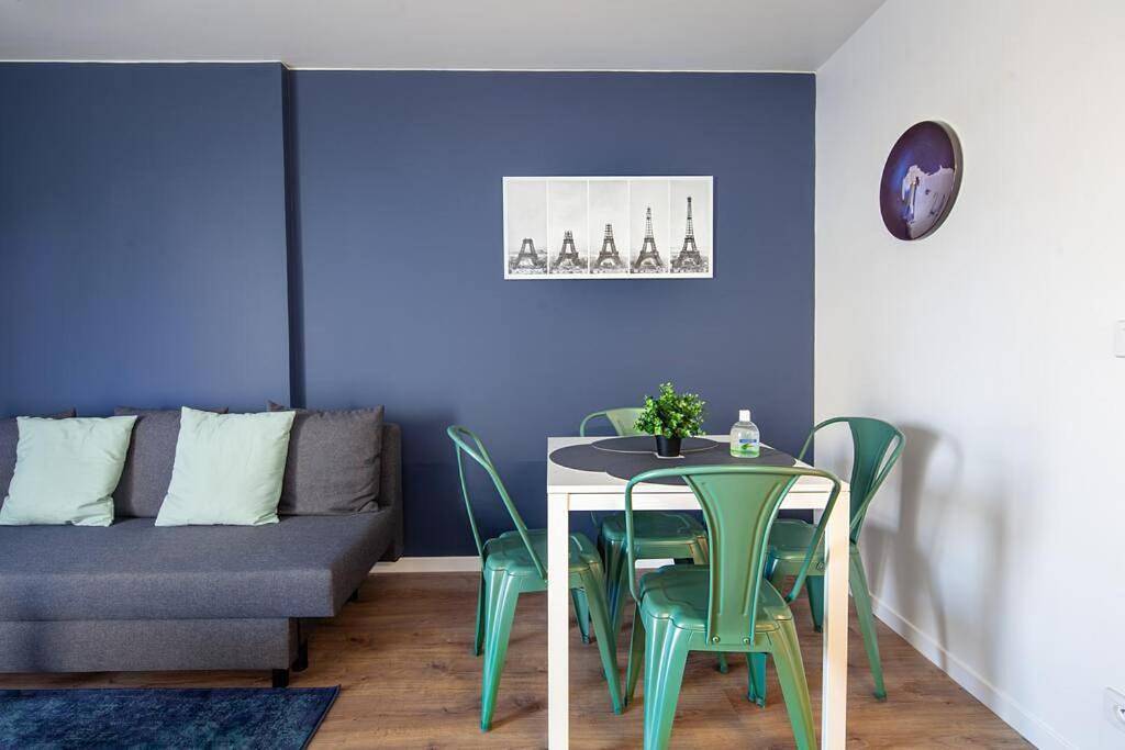 Appartement entier, One-Bedroom Apartment in Évry-Courcouronnes, Essonne