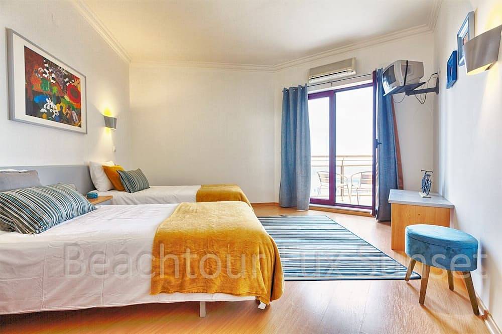 Hel lejlighed, Apt in condominium with pool and magnificent sea view, ideal for families in Ribeira d'Ilhas, Ericeira