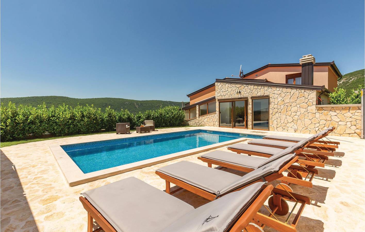 Ferienhaus für 8 Personen mit Terrasse in Makarska Riviera