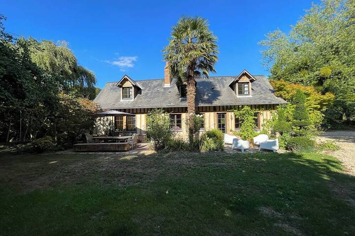 Gîte pour 10 personnes, avec jardin et terrasse à Omonville