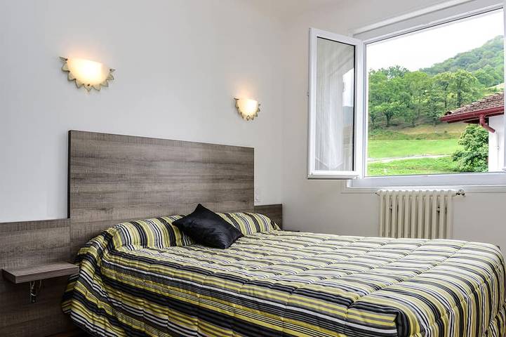 Gîte pour 4 personnes, avec balcon ainsi que piscine et jacuzzi à Estérençuby - 3