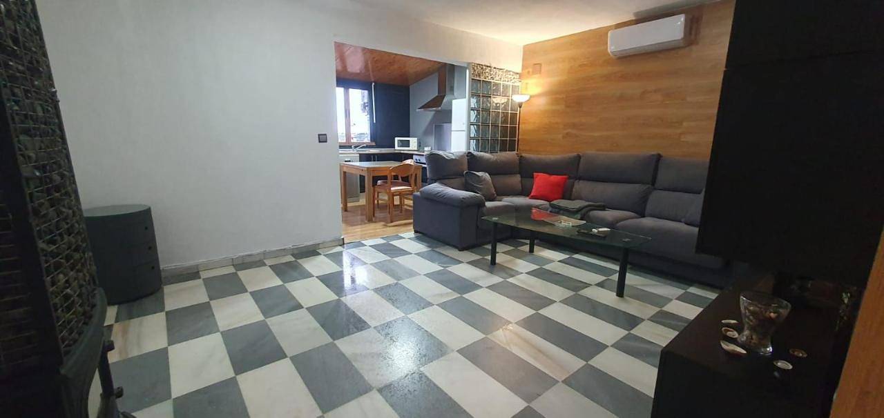 Apartamento entero, Amplio apart con Wifi y Aire Acondicionado a 500 m de la playa La Barrosa in Sancti Petri, Chiclana de la Frontera