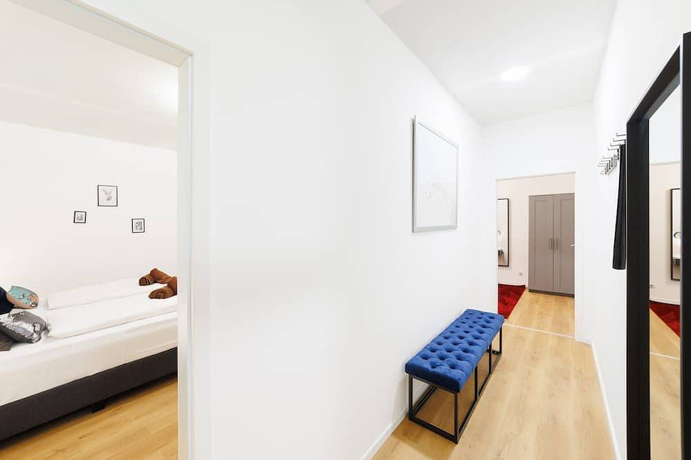 Ganze Wohnung, Big New 6Rms Flat/150m2 City Center Prime Location in Charlottenburg Berlin, Berlin