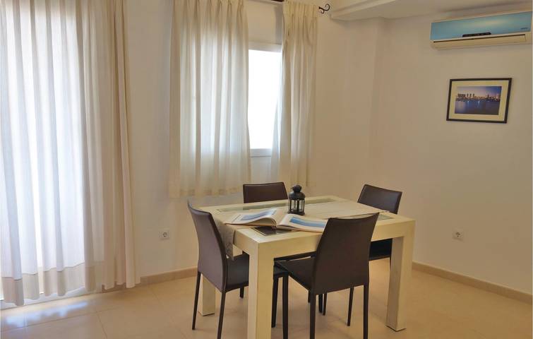 Apartamento vacacional entero, Retiro costero: Aparcamiento, aire acondicionado, piscina, Wi-Fi in Murcia , Interior de Murcia