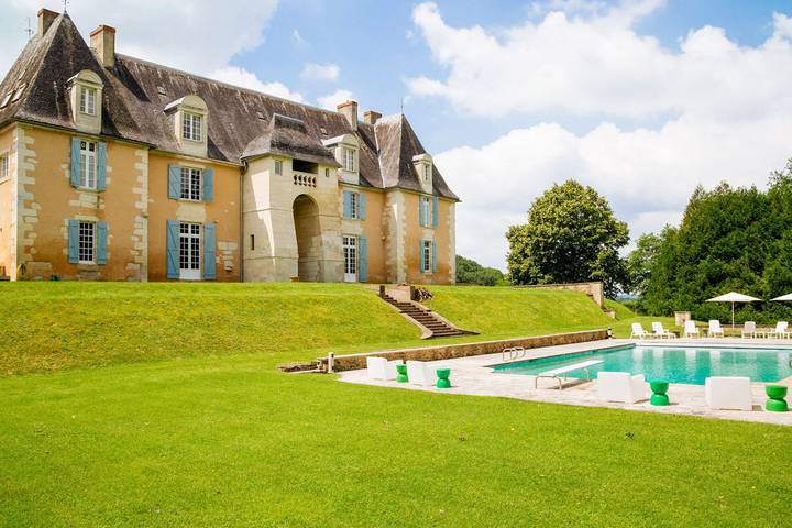 Château pour 18 personnes, avec jardin et terrasse en Dordogne