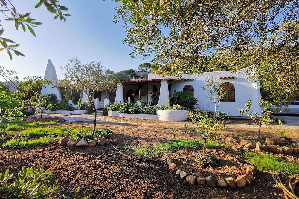 Villa - Eden Rock - Santa Margherita di Pula - House with garden in Cagliari Province