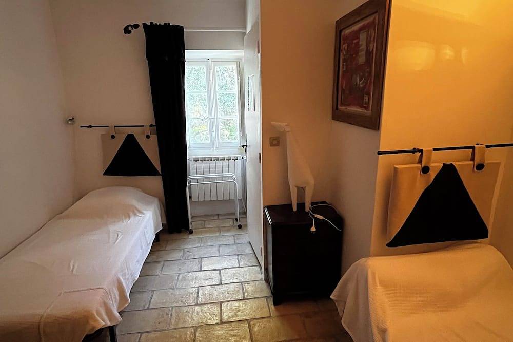 Appartement entier, Appartement 4 chambres dans un château du 16ème siècle in Viols-le-Fort, Côte méditerranéenne (France)