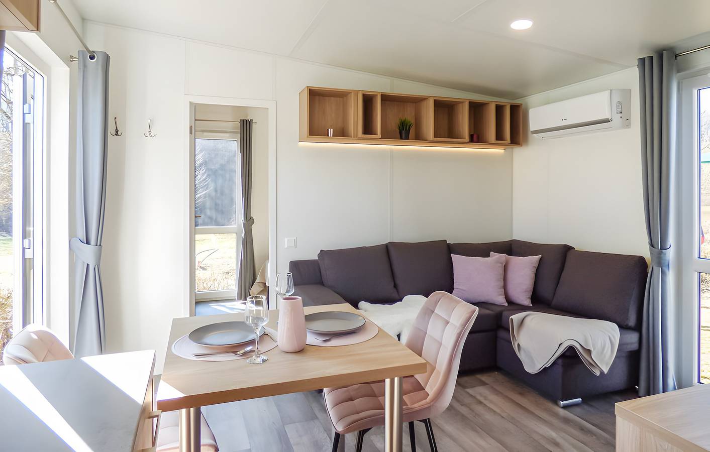 Ganze Ferienwohnung, Tiny Home „Haus Heike“ mit Bergblick, Wlan und Klimaanlage in Untergriesbach, Passauer Land