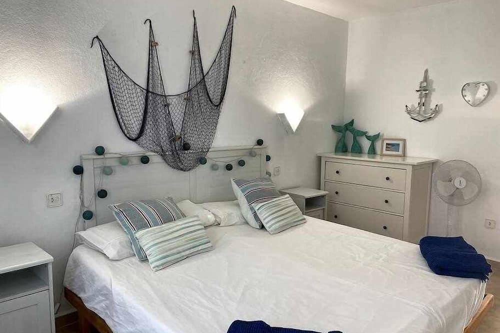 Entire apartment, Brut - Apartamento con Piscina in Cala Blanes, Ciutadella
