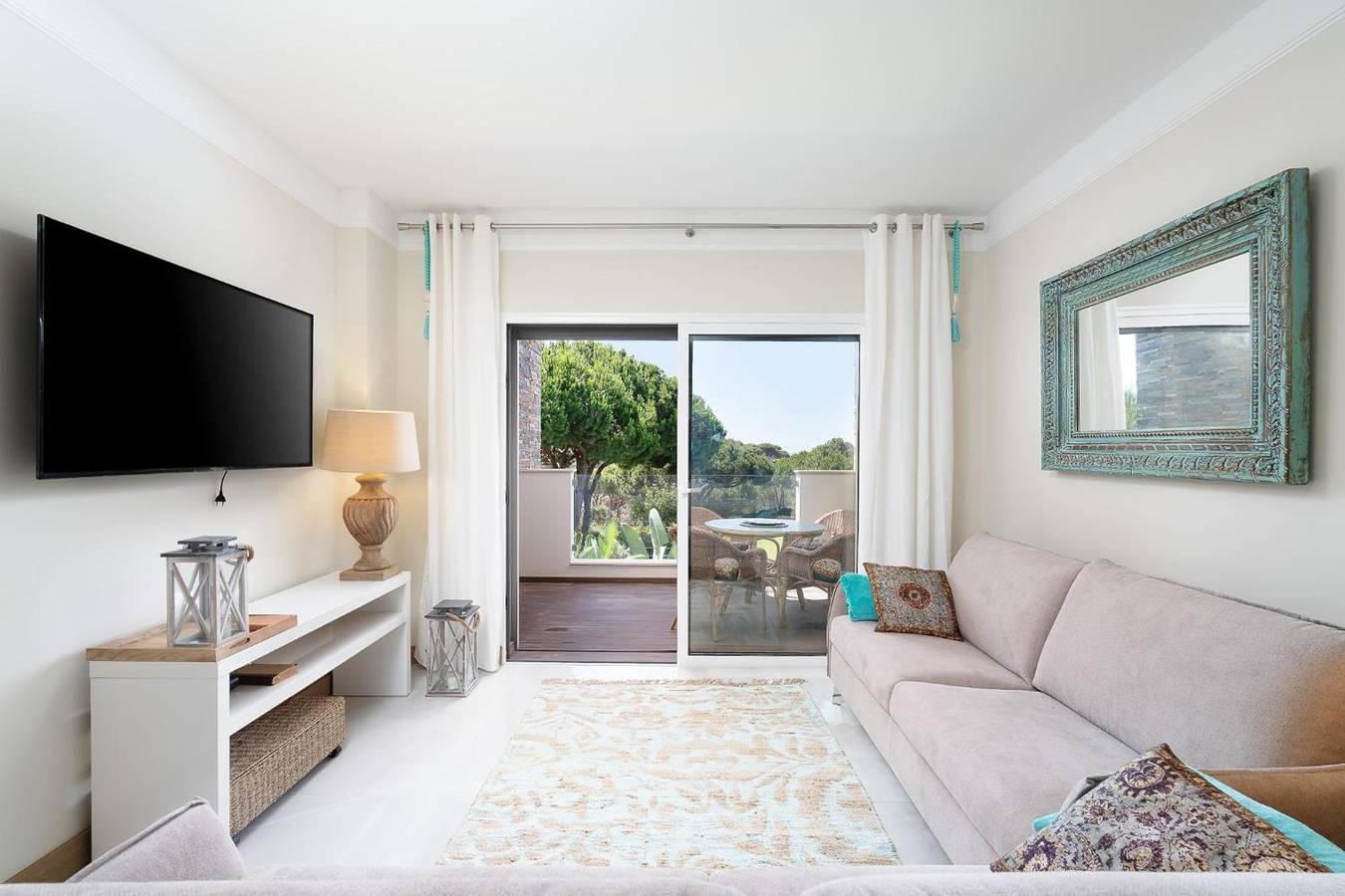 Apartamento inteiro, Apartamento 'Belharucas' com vista para o mar, Wi-Fi e ar condicionado in Aldeia das Açoteias, Albufeira