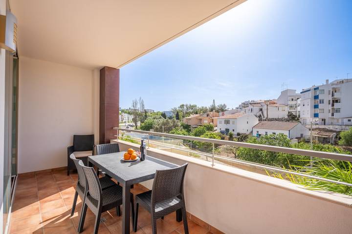 Apartamento entero, Apartamento "Tourismer C" con piscina, balcón y Wi-Fi in São Sebastião, São Gonçalo de Lagos