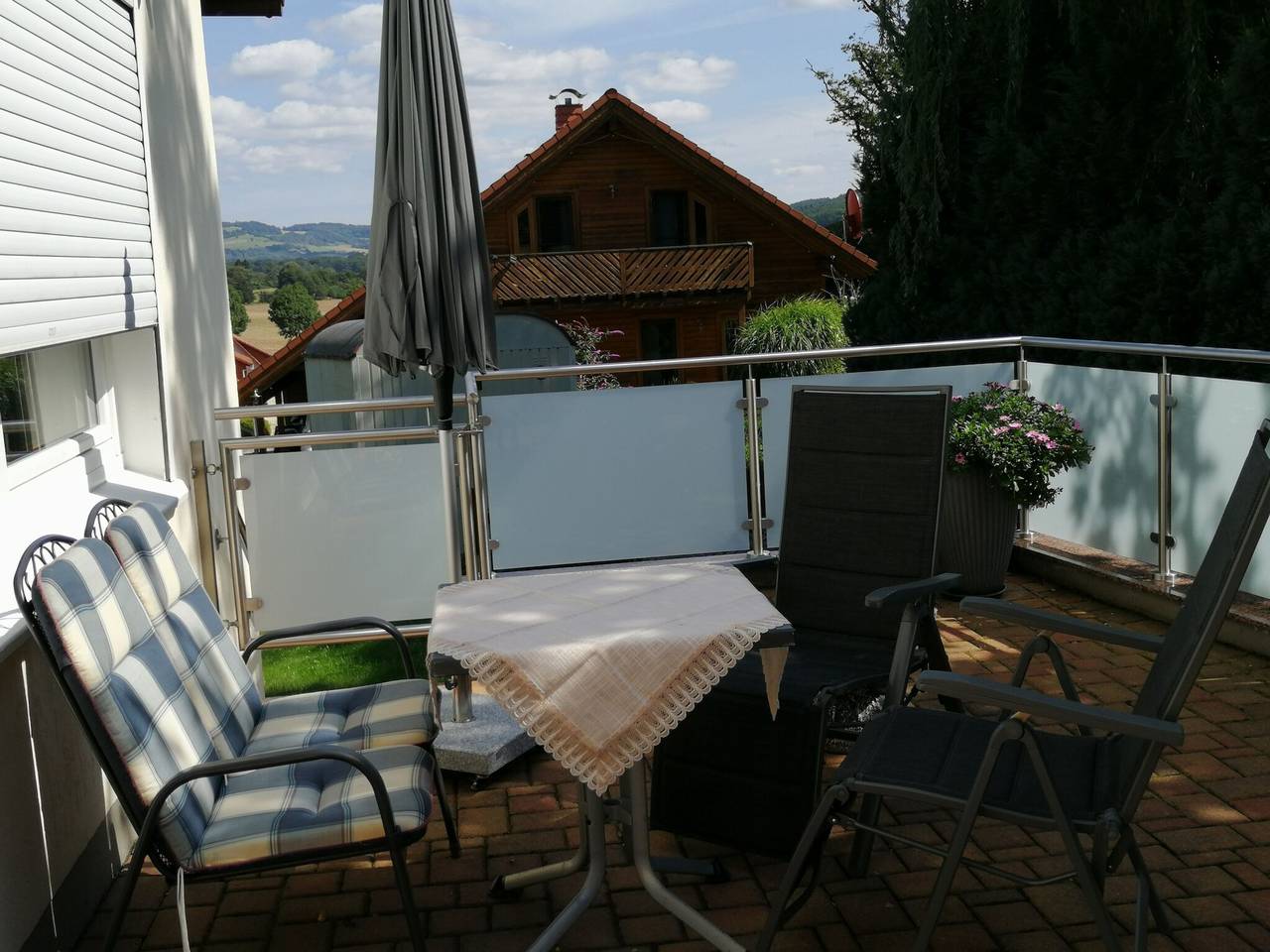 Entire apartment, Pleasing Apartment in Polle with Heating, Terrace, Barbecue in Polle, Landkreis Holzminden