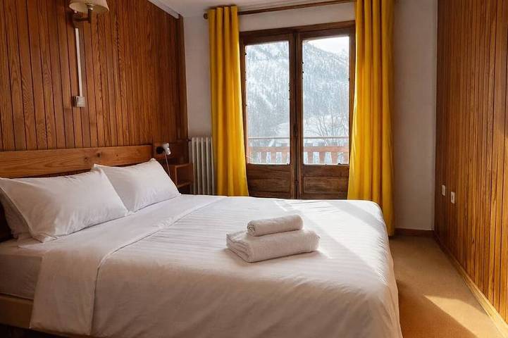 Ski-in / ski-out historical chalet for up to 15 guests in the French Alps in La Léchère, Le Grand Domaine