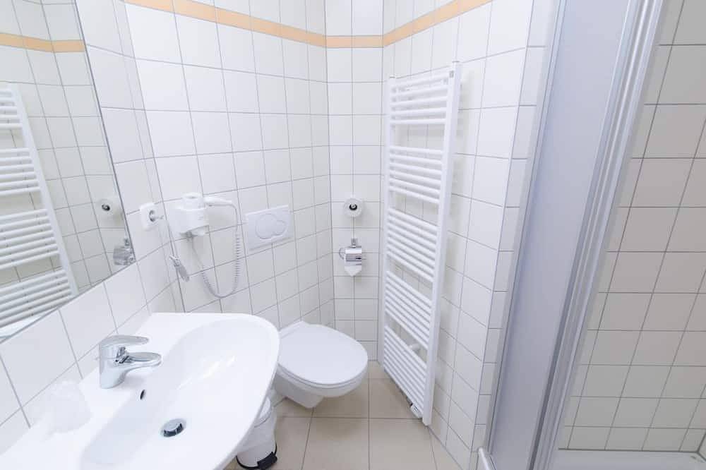 Einzelzimmer mit Dusche, Wc - Jufa Hotel Fürstenfeld ***s in Fürstenfeld, Steirerland