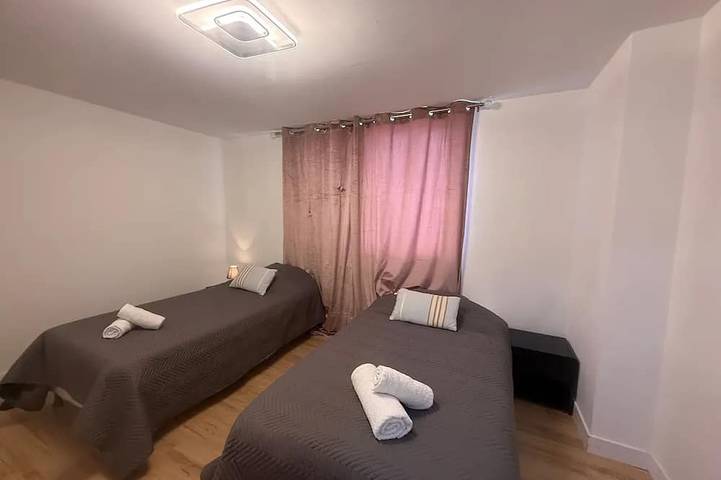Location de vacances pour 8 personnes dans Gare De Villeneuve Sur Yonne