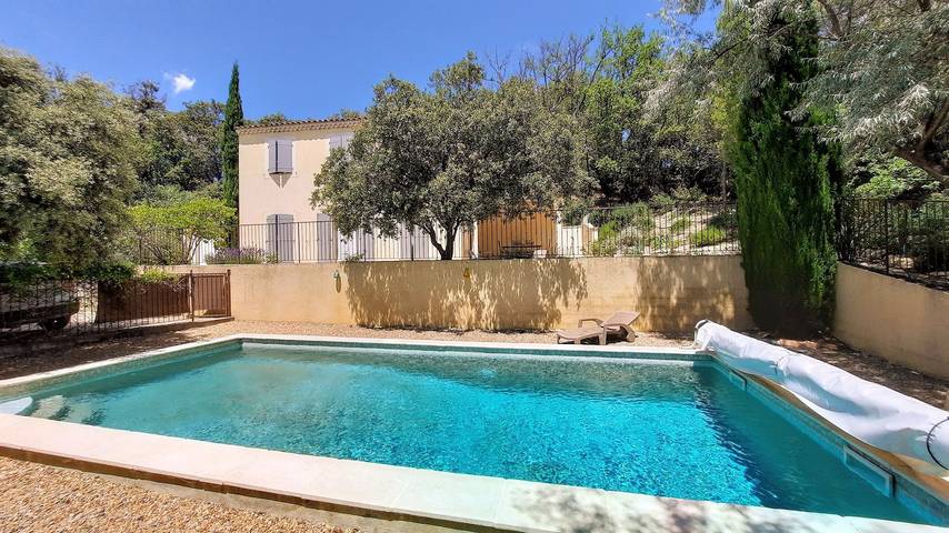 Gîte pour 7 personnes, avec terrasse ainsi que jardin et piscine, animaux acceptés