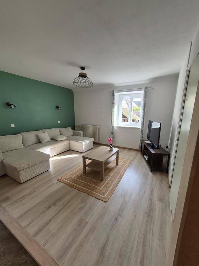 Vakantiehuis voor 13 personen, met tuin en zwembad in Jura