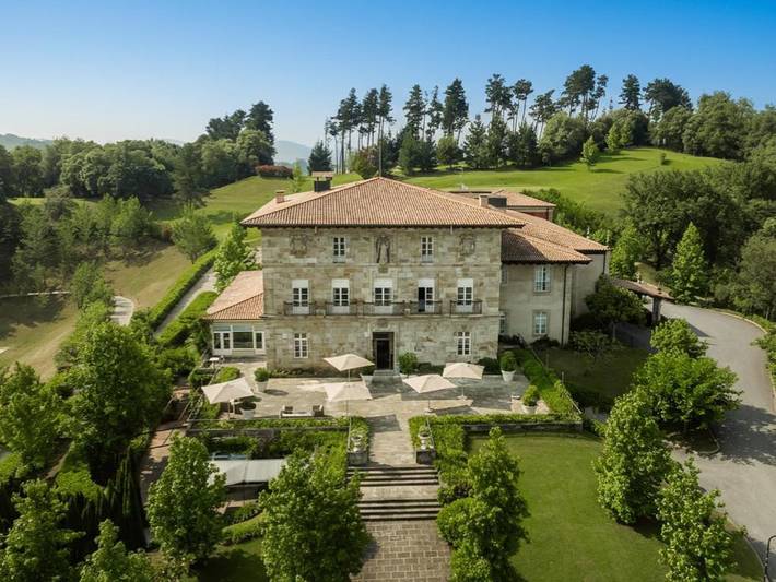 Hôtel pour 2 personnes, avec Terrasse et Jardin ainsi que Piscine et Vue à Mungia