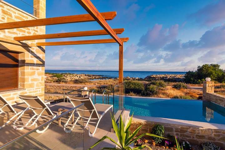 Location de vacances pour 5 personnes, avec piscine ainsi que jardin et vue dans Palaiochora - 4