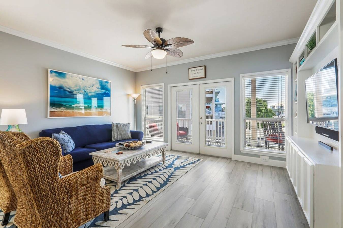 Entire apartment, Bama Barefoot Beach House- near beach pool in Gulf Shores, Mobile Bay