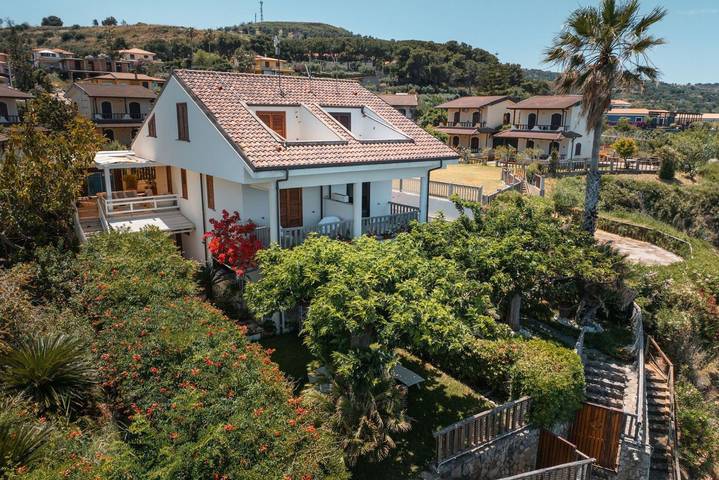 Apartamento entero, Apartamento de vacaciones para 7 personas con balcón/terraza in Briatico, Provincia de Vibo Valentia