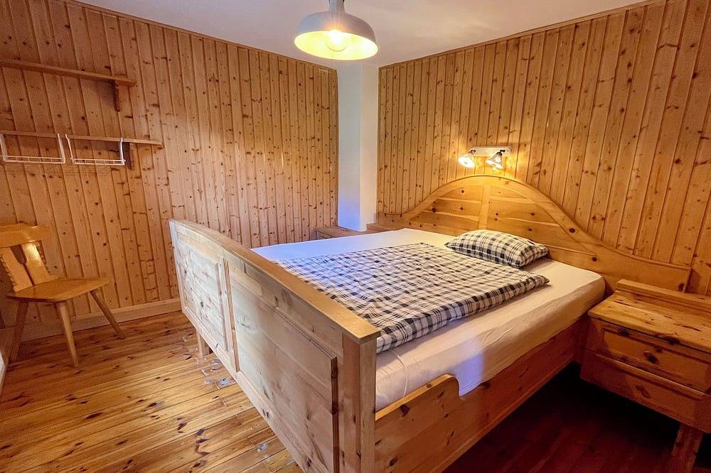 Schmirnhaus im Bergsteigerdorf in Schmirn, Zillertaler Alpen