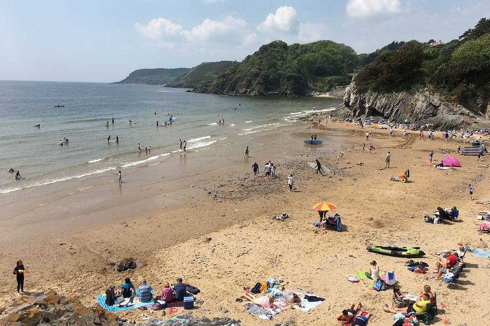 Caswell Bay Beach Chalet, Gower. Perfect for families.  3 min. walk to beach. in Swansea region