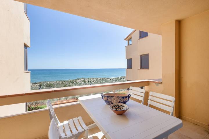 Apartamento entero, Fantástico apartamento en primera línea de mar. in Pals, Costa Brava