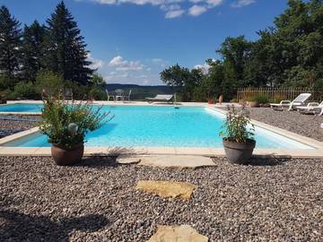 Gîte pour 10 personnes, avec piscine ainsi que jardin et vue, animaux acceptés à Tursac