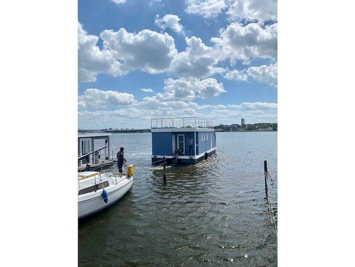 Hausboot für 5 Personen, mit Terrasse und Ausblick sowie Balkon/Terrasse in der Lübeck - 2
