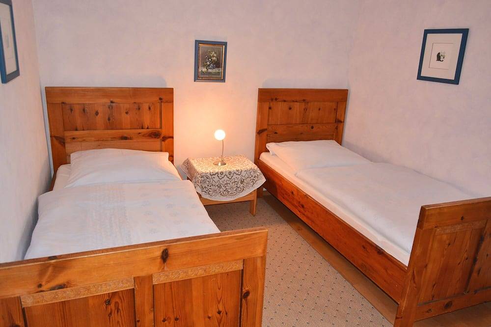 Ganze Wohnung, Gut ausgestattete familienfreundliche Ferienwohnung für 2-6 Personen in Übersee, Chiemsee