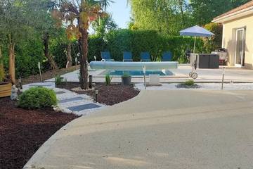 Gîte pour 10 personnes, avec jacuzzi ainsi que terrasse et jardin à Notre-Dame-de-Sanilhac