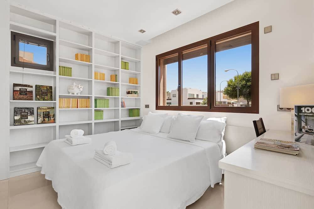Villa Marina Cristal - minimalist and stylish villa. Optional heated pool in Es Coll d'en Rabassa, Palma