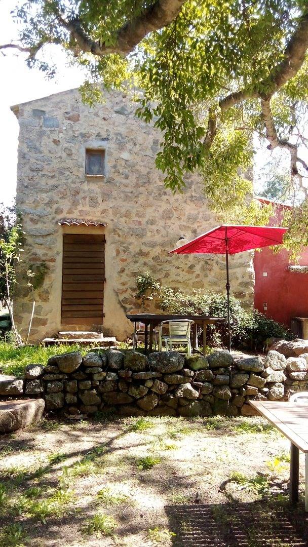 Gîte pour 5 personnes, avec terrasse et jardin