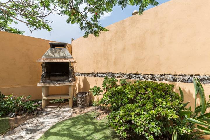 Casa de vacaciones "Villa Orquidea" con vistas a la montaña, jardín y Wi-Fi in Tamaragua, La Oliva