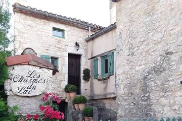 Gîte pour 2 personnes, avec jacuzzi et jardin à Esclauzels