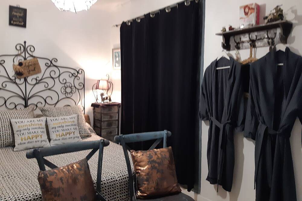 Melanie'S Little House 30M From The Sea in Le Brusc, Six-Fours-les-Plages